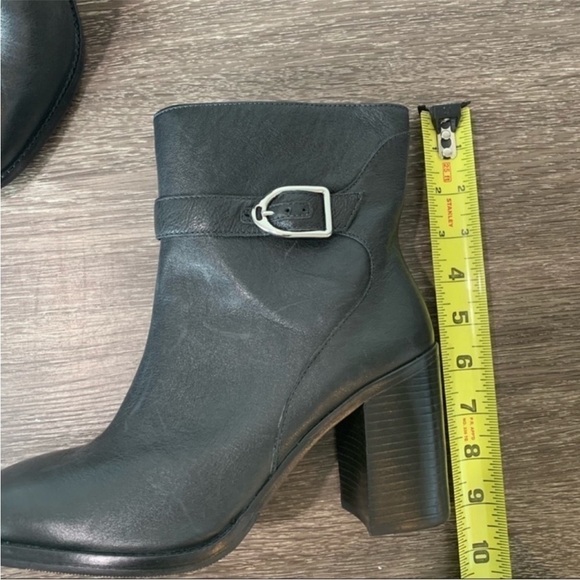 Johnston & Murphy block heel leather booties. Size 9.
Made in Brazil - Picture 11 of 13